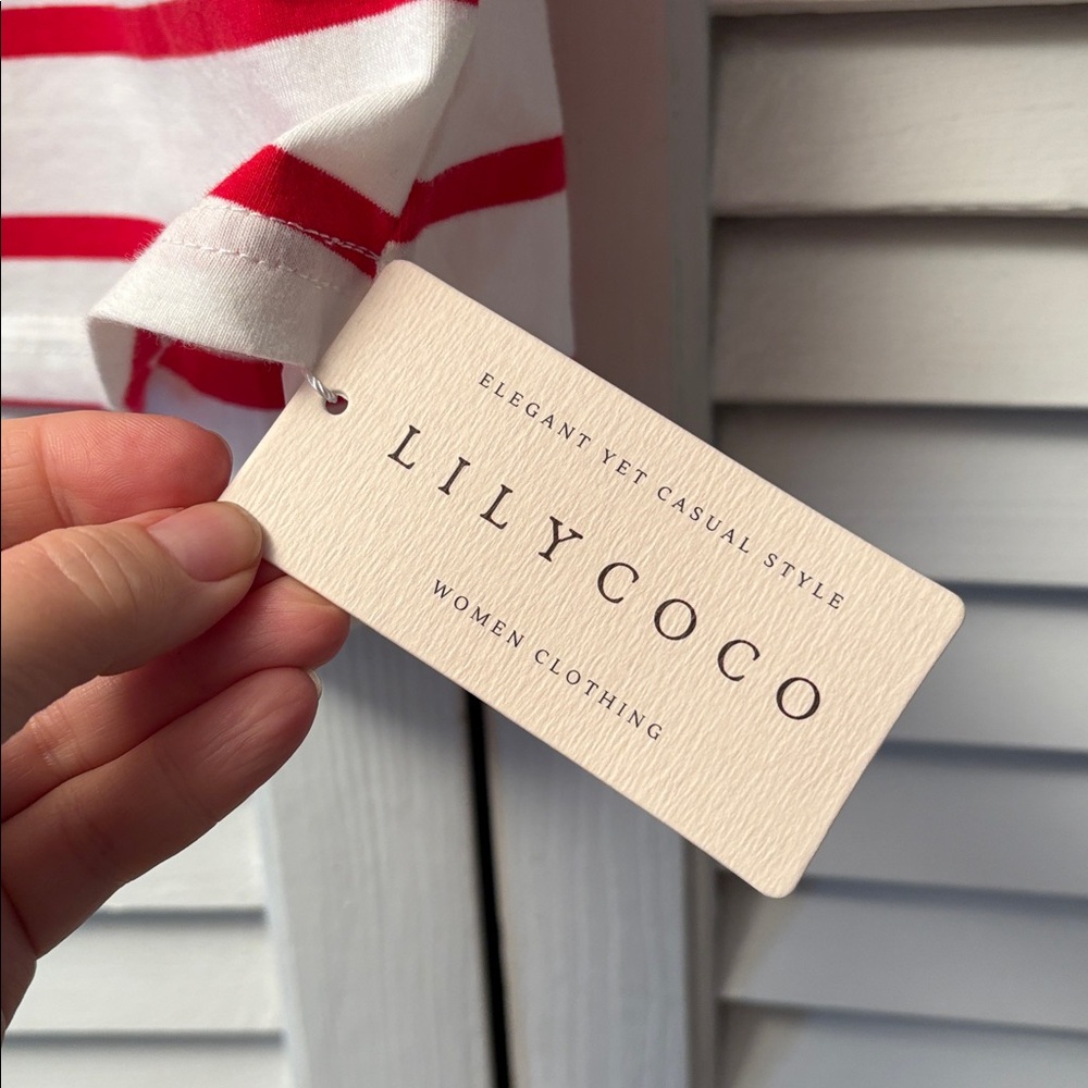 NWT LILYCOCO red and white tee. 95% Cotton and 5% Elastane. Sz S but can fit M. - Picture 3 of 7